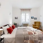 Maria Square Studio
