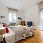 Maria Square Studio